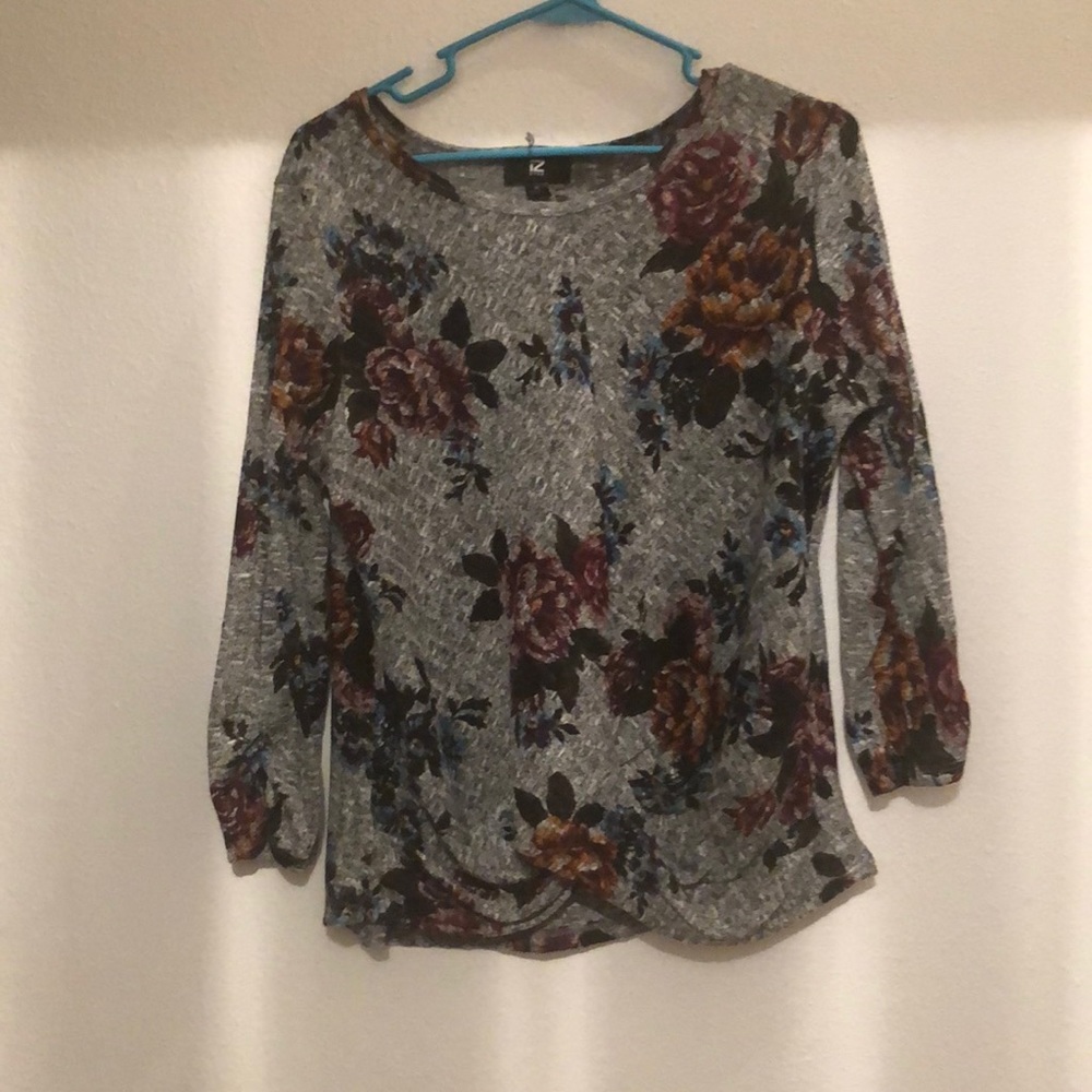NWOT IZ Byer XL top